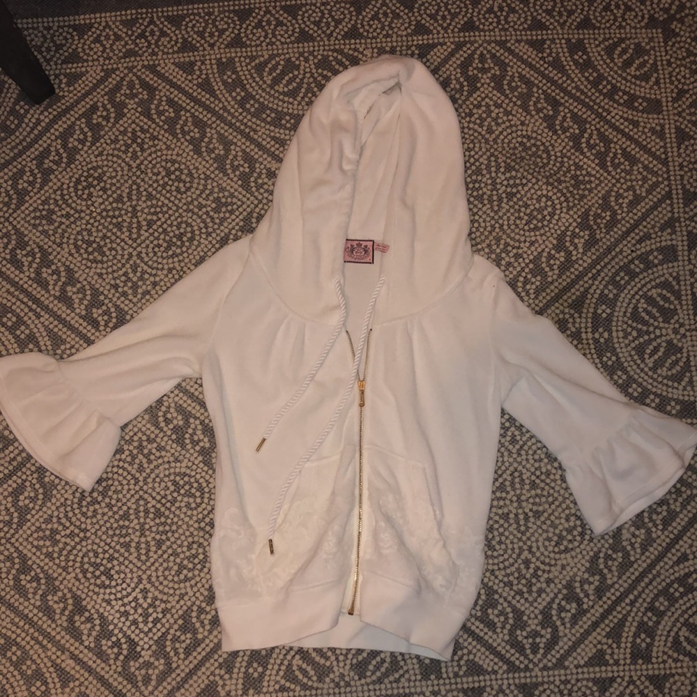 White juicy cotoure hoodie with embroidered details.